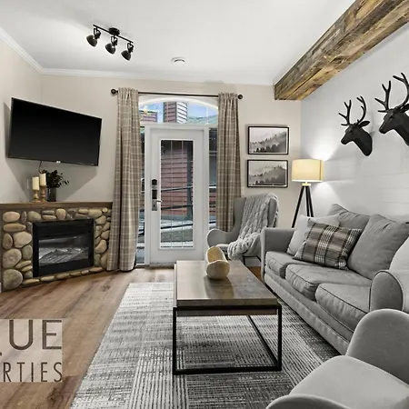 Mystic Mountain Chalet, Heated Outdoor Pool & Hot Tub, Free Parking, Fast Wifi! Canmore Exterior photo