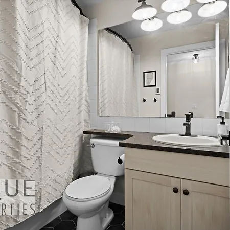Mystic Mountain Chalet, Heated Outdoor Pool & Hot Tub, Free Parking, Fast Wifi! Canmore Exterior photo